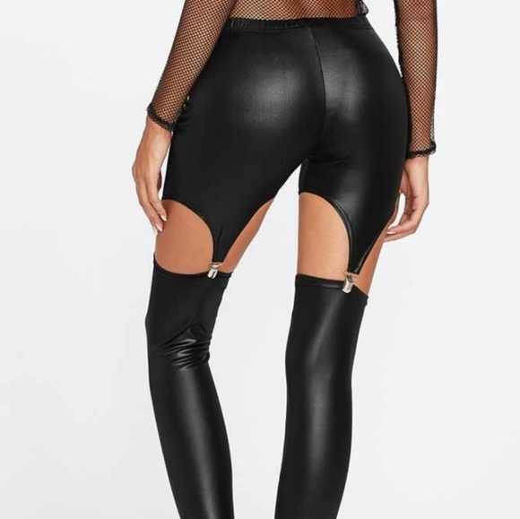 🖤 Free With Purchase! - Picture 2 of 3